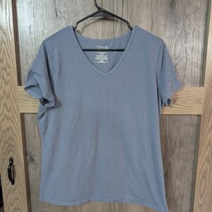 Time and Tru Women's Short Sleeve V-Neck Tee - Gray